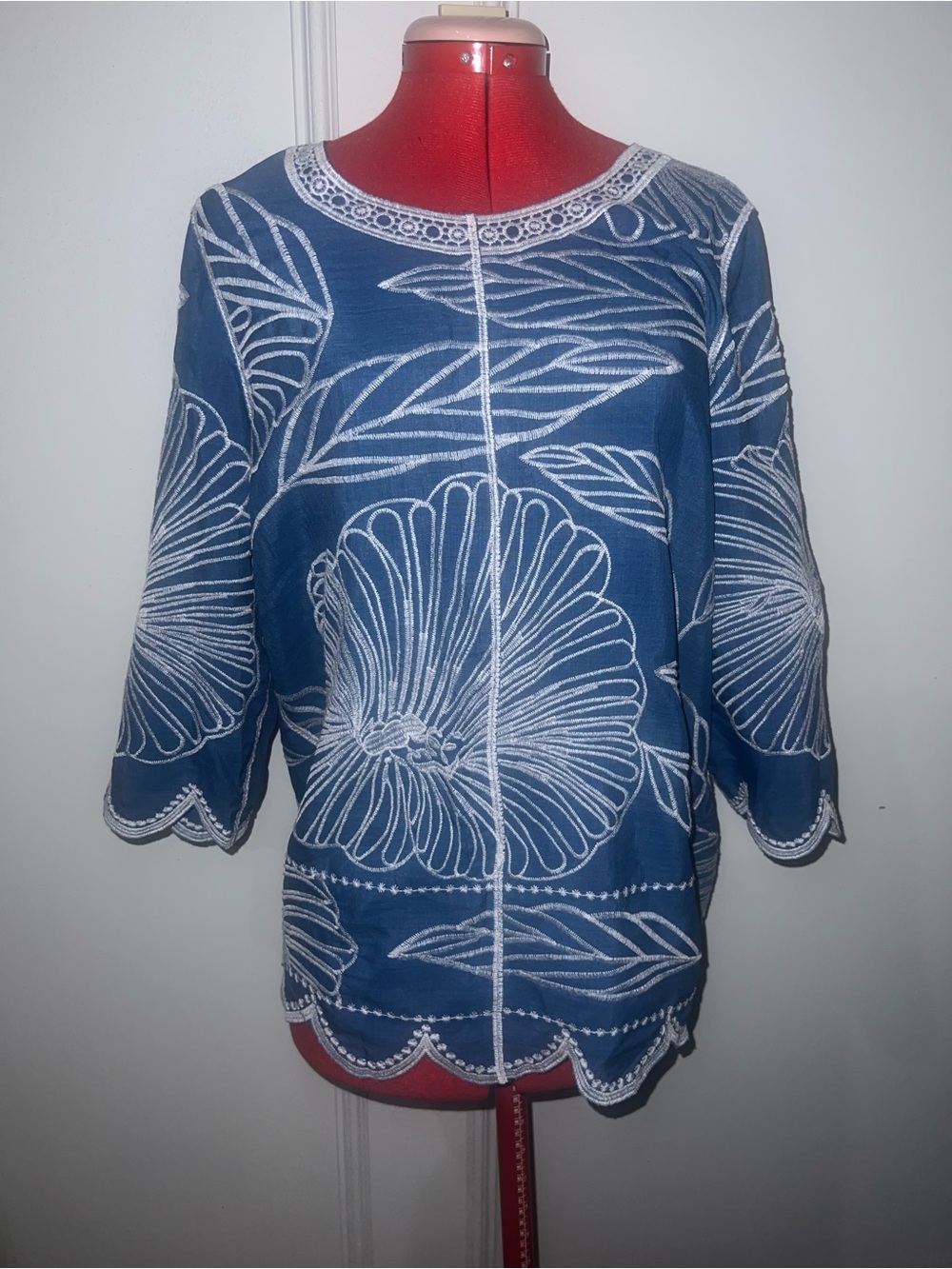 Chico’s Womens Blue Floral Embroidered Boatneck Top size L (2)
